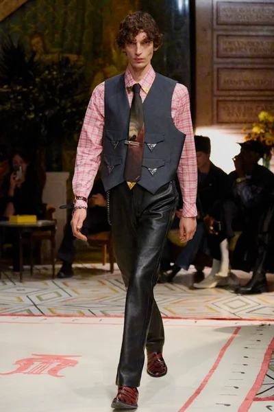 Look 26